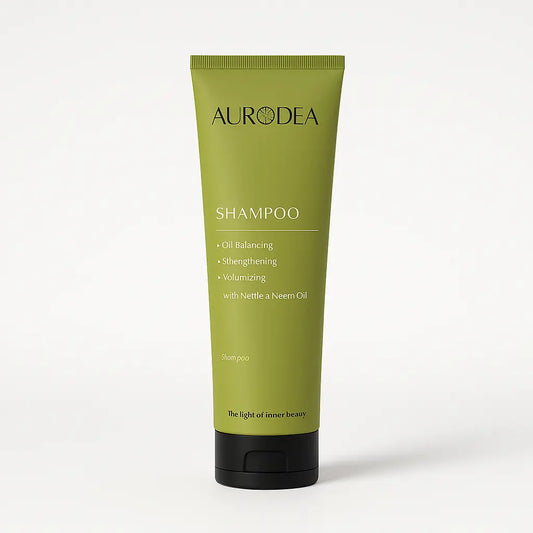 SHAMPOING À L’HUILE DE NEEM – SÉBO-RÉGULATEUR, ANTIPELLICULAIRE & FORTIFIANT POUR CHEVEUX GRAS